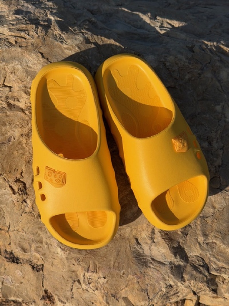 ShoreGrip Kids's Non-Slip Beach slides.